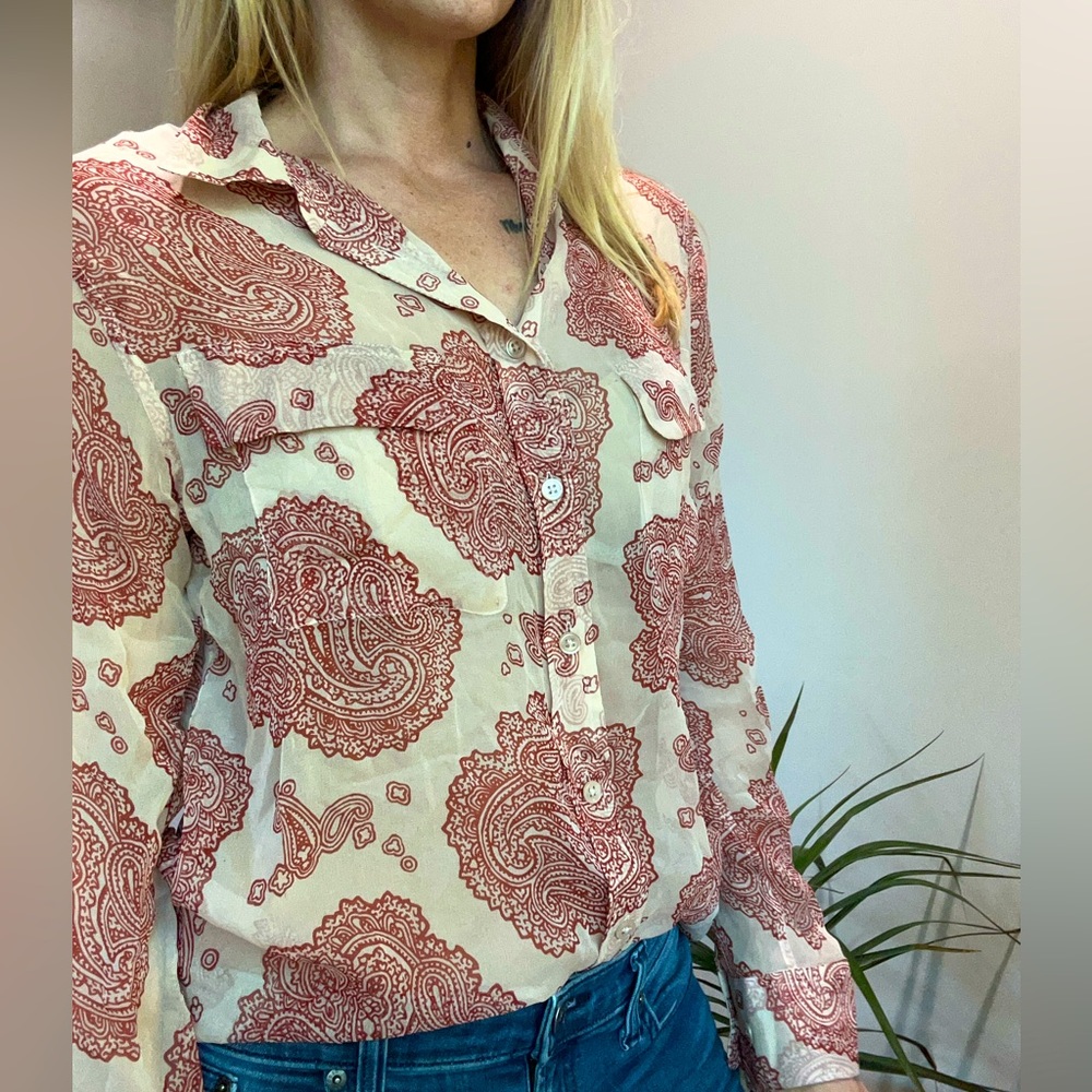 EQUIPMENT Femme Blouse in red and cream paisley design - Size Medium - Picture 2 of 9